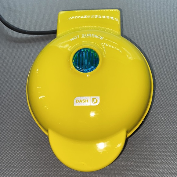 Dash Mini Maker Griddle 4" Yellow with Recipe Booklet - Picture 4 of 12